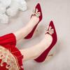 Zapatos de boda tacón de aguja punta lazo de pedrería gamuza tacones altos 2023 primavera nuevo estilo coreano zapatos de boda chinos para mujer