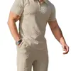 Traje de verão masculino, um item popular transfronteiriço na Europa e na América, apresentando uma camisa polo com padrão jacquard e shorts, um conjunto casual moderno de duas peças.