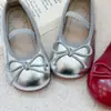 Zapatos Individuales Suaves de Dos Colores con Lazo para Niñas, Plateados y Borgoña Brillantes de Una Correa Antideslizantes de Cuero Estilo Princesa para Bebés Niñas