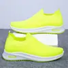 Zapatos para Hombre Feiwei 2025 Primavera Nuevos Zapatos Deportivos Transpirables para Correr para Hombre Slip-On Cuadros Talla Grande Zapatos Casuales