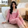 El nuevo conjunto de pijama Fuxijia para mujer, de manga larga, cuello redondo, tipo jersey, con ribete de encaje, presentando un dulce y encantador diseño de dos piezas