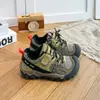 Nuevos zapatos deportivos para niños 2026 primavera y otoño nuevas zapatillas casuales versátiles para niñas transpirables cómodos zapatos para exteriores con suelas blandas