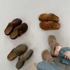 Mules de plataforma cerrada para mujer, aumento de altura, nuevos zapatos perezosos slip-on vintage otoño 2026, sandalias sin talón
