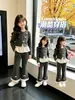 Conjunto de pantalón acampanado de manga larga con encaje para niñas, nuevo estilo primavera y otoño 2026, conjunto de dos piezas con pantalón acampanado y lazo pequeño estilo Chanel