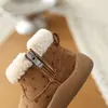 Botas de nieve cálidas forradas de polar con lunares estilo retro para niños, nueva colección otoño/invierno 2026, zapatillas de algodón unisex modernas y versátiles con suelas antideslizantes