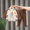 Ropa de Primavera para Niños 2024 Nuevo Traje Bebé Primavera y Otoño Guapo Avión Oso Palo Conjunto de Tres Piezas Niños Otoño Deportes