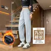 Calça de moletom forrada com fleece feminina para outono e inverno, comprimento no tornozelo, adequada para figuras petite, pode ser usada como roupa externa, calça de algodão espessa para clima frio, calça casual