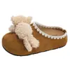Pantufas fofas de urso engatinhando em desenho animado, com biqueira fechada, para mulheres, outono de 2026, novas pantufas meias fofas de desenho animado estilo Birkenstock