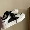 Zapatillas Deportivas Casuales para Aumentar la Estatura de Estudiantes 2026 Primavera y Otoño Nuevo Diseño Versátil de Nicho Zapatos Blancos de Suela Gruesa para Mujer