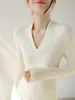 Suéter de Lã Tricotado Slim com Decote V e Efeito Ondulado para Mulheres Outono Manga Longa Peça Básica para Usar por Baixo ou por Cima Cor Damasco