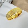 Anel de Casal com Tecido Twill Flash Sand Chuva de Meteoros Anel de Casal Forno Ouro Galvanoplastia a Vácuo Nó de Ouro Anel de Casamento