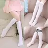 Envío Gratis Seis Uno Terciopelo Delgado Medias Infantiles Hasta la Rodilla Estudiantes Rayas de Tres Barras Calcetines Medios para Niñas Calcetines Blancos