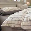 Nuevo juego de cuatro piezas jacquard teñido en hilo de alto peso, estilo simple y fresco, ropa de cama estilo princesa de lujo ligero