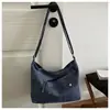 Bolsa transversal com design único para mulheres, nova bolsa de balde jeans retrô da moda 2026, bolsa de ombro versátil para o dia a dia