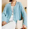 Estilo suave simple cuello en V azul claro tejido cárdigan mujer 2026 Otoño nuevo estilo tejido de ochos hueco tacto de alta gama top