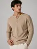 Camiseta de punto de cáñamo y algodón para hombre, color gris, cuello Henley de media botonadura, manga larga, para primavera 2026, casual, para el trabajo