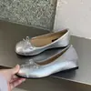 Zapatos Individuales Rojos Retro de Gamuza con Aumento Interno de Altura para Mujer 2026 Nuevo Verano Zapatos Plateados Franceses de Ballet para Fiesta