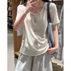 Camiseta amarilla de manga corta con cuello en U para mujer, nuevo estilo verano 2026, holgada y estilizada, camiseta básica versátil con bordes enrollados