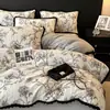 Juego de Ropa de Cama de Leche Gruesa Tallada Cuatro Piezas Más Terciopelo Coral Franela Sábana Funda de Cama Funda de Edredón Ropa de Cama Tres