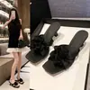 Sandalias de tacón alto florales color marfil, estilo de hada, para mujer, perfectas para el verano con vestidos, tacones de aguja elegantes y un look suave y ligero.