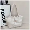 Bolsa Tote Grande Versátil Estilo Coreano Nova para Mulheres 2026, Bolsa de Ombro Nicho Color-Block Moda Casual Única