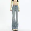 Calças de chifre de denim elástico femininas nostálgicas com design de fivela dupla, costura, cintura alta, slim fit, calças retrô em ferradura