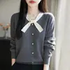 Cardigã de tricô longo com mangas compridas, bloqueio de cores suave e chique, estilo francês, para mulheres, modelo novo 2026, com laço e cores contrastantes, jaqueta suéter fina