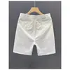 Versátiles shorts casuales blancos para hombres y mujeres, pantalones de cinco puntos finos de verano, pantalones rectos modernos para hombre para uso en exteriores
