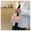 Bolsa de Mão de Celebridade da Internet Feminina 2024 Primavera Nova Coração de Menina Ins Bolsa Quadrada Pequena Versátil Bolsa Feminina para o Dia a Dia