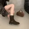 Hebilla de cinturón estilo británico Botas Martin para mujer, modelo fino de otoño nuevo, diseño único, botines cortos ajustados de puntera dividida sintética