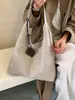 Diseño casual, elegante bolso de hombro de gran capacidad, tendencia de moda 2026, bolso tote simple de nicho para el hombro para mujer