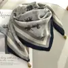 Pañuelo Cuadrado con Hebilla Magnética 65 Pañuelo Pequeño de Seda Pañuelo Pequeño para Protección de Cuello de Primavera y Otoño Pañuelo Pequeño para Mujer Sensación de Alta Gama Estilo Coreano Elegante Combinable Pañuelo de Seda para Mujer