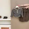 Traje de Otoño para Niña Camiseta a Rayas de Manga Larga Color Café Pantalones Bombachos Estilo Coreano Conjunto de Dos Piezas Transfronterizo