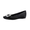 Sapatos Rasos com Aumento de Altura Invisível Femininos Bico Quadrado Francês Fivela com Strass Corte Baixo Confortáveis Sapato Preto de Cetim para o Dia a Dia