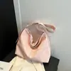 Bolsa tote nova transfronteiriça feminina 2026 comércio exterior outono e inverno versátil ombro único preguiçoso solta sensação bolsa grande