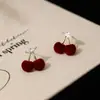 Pendientes Pequeños de Cereza Lindos Dulces Vino Tinto Pendientes de Terciopelo Rojo Adecuados para Otoño e Invierno Pendientes de Otoño para Mujer Combinan con Todo