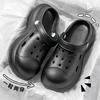 Zapatos de moda retro con plataforma y agujeros para mujer, para uso exterior en verano, nuevos, populares en Instagram, lindos, sandalias y chanclas Baotou, venta al por mayor