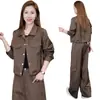 Conjunto a medida, elegante y rejuvenecedor para mujer, perfecto para principios de primavera: chaqueta de trabajo de mezclilla y pantalones de pierna ancha