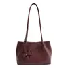 2026 Invierno Nuevo Retro Bolso Tote de Gran Capacidad para Mujer Estilo Perezoso Casual para el Trabajo Temperamento Bolso de Hombro Único para Debajo del Brazo