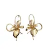 Brincos de Metal com Flor Tridimensional de Círculo Geométrico Brincos Longos Florais Banhados a Ouro Brincos Femininos para Férias na Praia Europeias e Americanas
