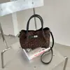 Bolso Retro de Alto Valor Nuevo Estilo Otoño 2026 Popular Exquisito Color Sólido Viaje Cotidiano Sensación Relajada Bolso Pequeño Cuadrado de Hombro Único