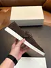 Comércio Exterior Mais Vendido Sapatos Slip-on de Couro Bovino Fosco com Decoração de Fivela Quadrada de Metal STN Mocassins de Couro Macio Planos para o Dia a Dia