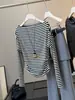 Camiseta retro de rayas estilo francés de un hombro con manga larga para mujer, nueva colección de otoño, top base ajustado de un hombro
