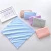 Toalla cuadrada de forro polar coral liso al por mayor de fábrica suave absorbente jardín de infancia toalla pequeña hogar niños toalla de tela para limpiar