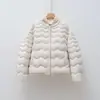 Pinghu Chixin 90% plumón, nueva colección otoño/invierno, capa interior de cuello redondo con moderno patrón de ondas, chaqueta de plumón ligera para mujer