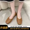 Sapatos femininos de salto baixo, nova coleção primavera/outono 2026, elegantes e minimalistas, bico quadrado, boca rasa, mocassins slip-on de sola plana retrô