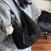 Bolsa Tote de Lã Fashion para Mulheres 2025 Novo Design Retrô Mochila Grande Capacidade Versátil Bolsa de Ombro Único Axila