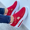 2022 Verano Nuevo Exportación Verano Transfronterizo Talla Grande Tejido de Malla Transpirable Zapatos Casuales Tacón de Cuña Suela Gruesa Calado Mágico
