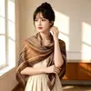 Pañuelo Cuadrado Estampado de Imitación Seda de Lujo Ligero Vintage, Pañuelo de Seda Versátil Estilo Coreano para Mujer, Chal para Viaje y Vacaciones en Habitación con Aire Acondicionado