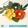 Decoración ambiental con flores y hojas de papel de seda en esquema de color Morandi para paredes de áreas temáticas en jardines de infancia y escuelas primarias